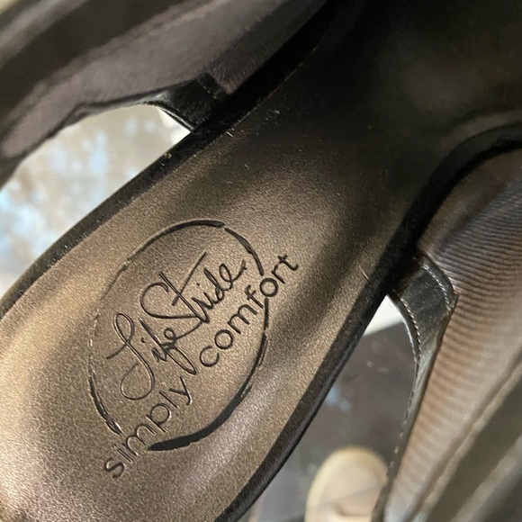 Black Comfy Heels - Picture 4 of 4